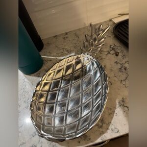 Wilton metal pineapple dish about 12”
